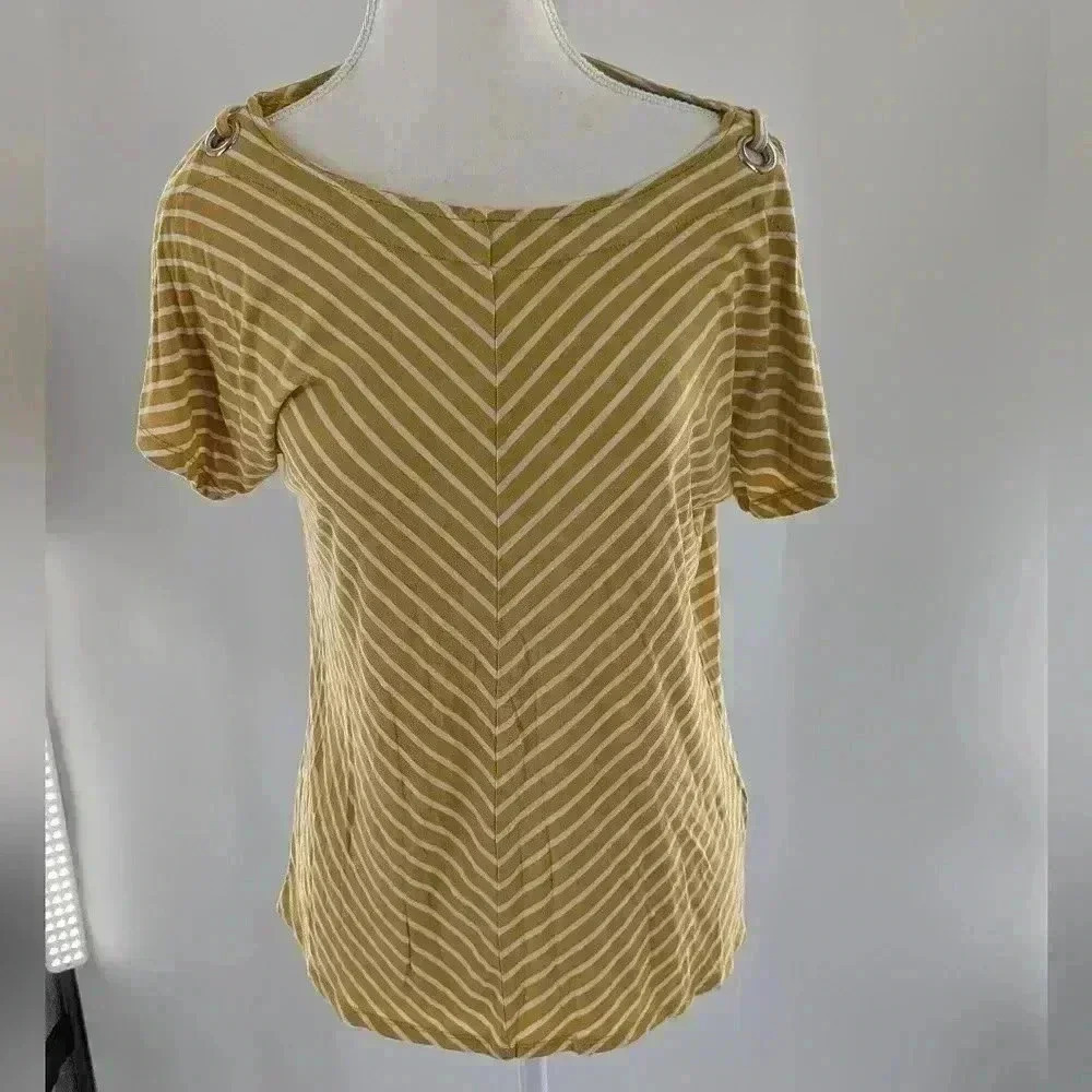 Cable & Gauge top scoop neck grommets hi lo Medium yellow white open sleeve